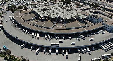 İzmir'de otobüs biletleri tükendi, günde 800'e yakın araç çıkış yapıyor