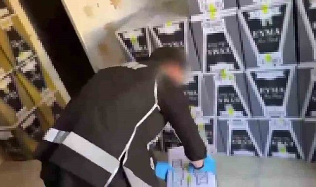 İzmir'de piyasa değeri 15 milyon liranın üzerinde kaçak ürün ele geçirildi