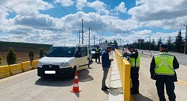 Jandarma 2 bin 212 sürücüye toplam 5 milyon 179 bin 808 TL para cezası kesti