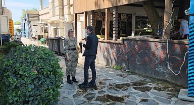 Jandarma üniforması ile GBT kontrolü yaparken polise yakalandı
