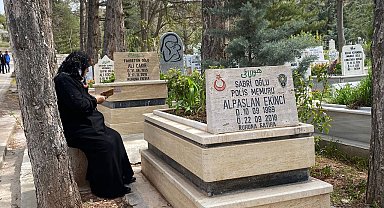 Kabristanlarda bayram ziyareti yoğunluğu