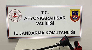 Kaçak kazı ile define arayan 6 kişi jandarma tarafından suçüstü yapıldı