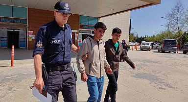 Kaçak yolla ülkeye giren 2 şahıs şehirlerarası otobüste yakalandı