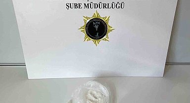 Kadın uyuşturucu kuryesi yakalandı