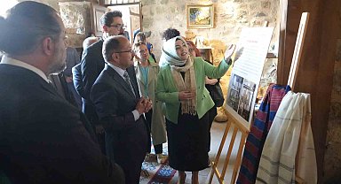 Kadınların günyüzüne çıkardığı motiflerle hazırlanan el emeği ürünler görücüye çıktı