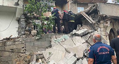 Kahramanmaraş'ta iki katlı metruk bina çöktü