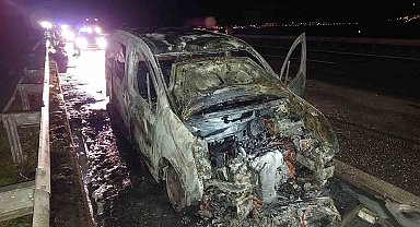 Kahramanmaraş'ta seyir halindeki araç yandı