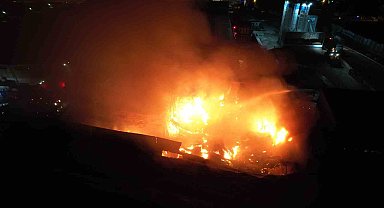 Kahramanmaraş'taki fabrika yangını dron ile görüntülendi
