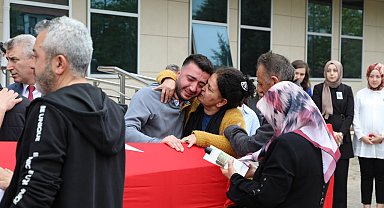 Kaldırımda yürüdüğü esnada otomobilin çarptığı adliye personeline acı tören