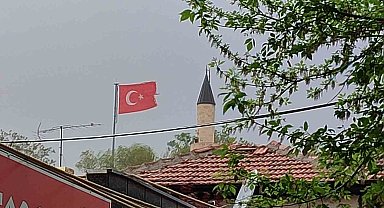 Kalehöyük'de şiddetli rüzgar bayrağı yırttı