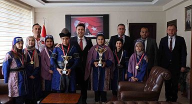 Karacasu Kaymakamı başarılı öğrencileri ağırladı