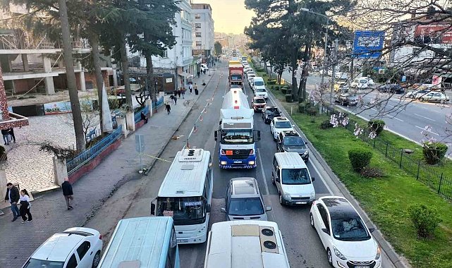 Karadeniz Sahil Yolu'nun Ordu güzergâhında trafik yoğunluğu