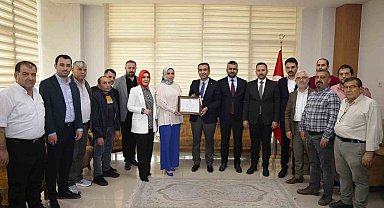 Karaman Belediye Başkanı Savaş Kalaycı, mazbatasını aldı