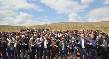 Karaman'da çiftçiler yağmur duasına çıktı