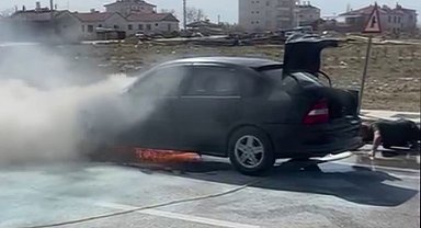 Karaman'da seyir halindeki otomobilde yangın