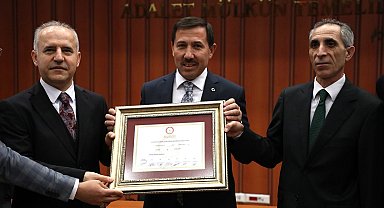 Karatay Belediye Başkanı Hasan Kılca mazbatasını aldı