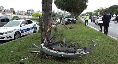 Kartal'da kontrolden çıkan otomobil ağaca çarptı: 1 yaralı