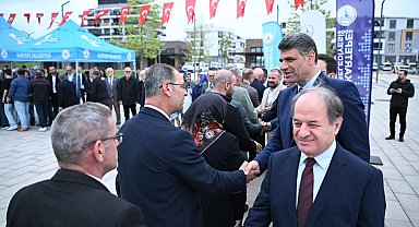 Kartepeliler kent meydanında bayramlaştı