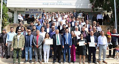 Kaş Belediye Başkanı Erol Demirhan görevi devraldı