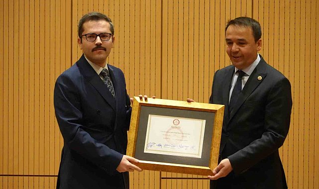 Kastamonu Belediye Başkanı Hasan Baltacı mazbatasını aldı