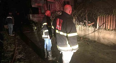 Kastamonu'da çıkan yangında 2 ev kullanılamaz hale geldi