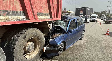 Kastamonu'da otomobil kamyonun altına girdi: 1 ölü, 2 yaralı