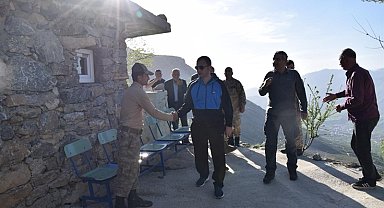 Kaymakam Güngör, üs bölgesinde güvenlik korucularıyla bir araya geldi