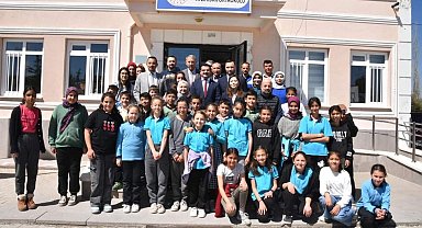 Kaymakam Han kütüphane açılışına katıldı