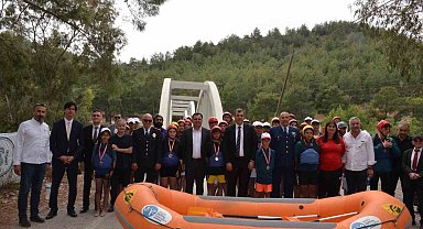 Kaymakam Yakuta, Rafting Eğitim Kampı'nda kanocularla buluştu