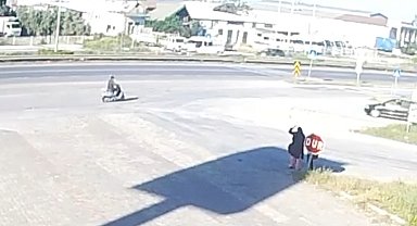Kaza göz göre göre geldi, o anlar kameraya yansıdı: 1 yaralı