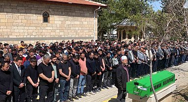 Kazada hayatını kaybeden 17 yaşındaki genç son yolculuğuna uğurlandı