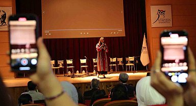 Kazakistanlı öğrenciler kültürlerini tanıttı
