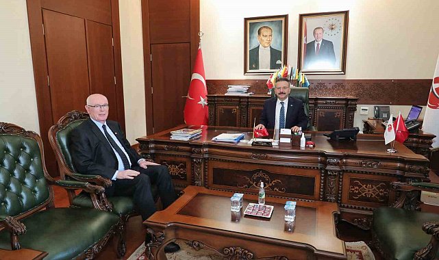 Kazım Kurt ilk resmi ziyaretini Eskişehir Valisi Hüseyin Aksoy'a yaptı