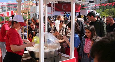 Keçiören kırmızı beyaza büründü
