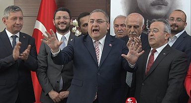 Keçiören'de Belediye Başkanı seçilen Mesut Özarslan mazbatasını aldı