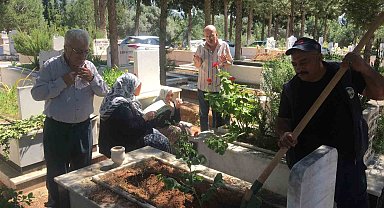 Kemer Mezarlığı'nda bayram yoğunluğu