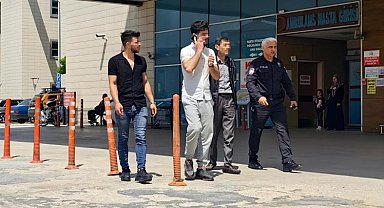 Kendilerini dolandıran şahsı darp ettiler