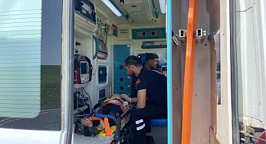 Kınaya giden ailenin hafif ticari aracı dereye uçtu: 10 yaralı