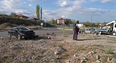 Kırıkkale'de iki otomobil çarpıştı, aynı aileden 4 kişi yaralandı