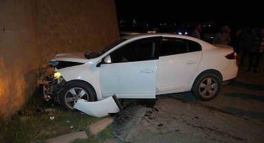Kırıkkale'de iki otomobil kafa kafaya çarpıştı: 2 yaralı