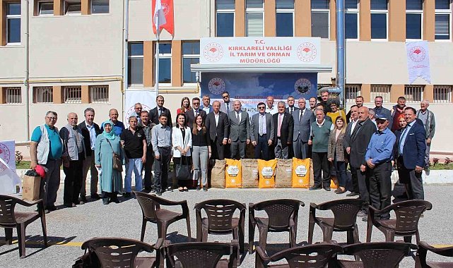 Kırklareli'de 326 çiftçiye yerli hibrit ayçiçeği tohumu dağıtıldı