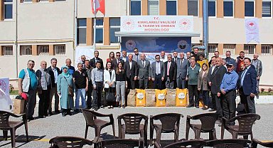 Kırklareli'de 326 çiftçiye yerli hibrit ayçiçeği tohumu dağıtıldı
