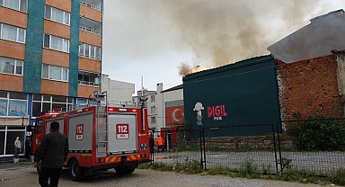 Kırklareli'nde Geç Osmanlı dönemine ait tarihi bina alevlere teslim oldu