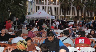Kızılay Aydın'da iftar yemeği verdi