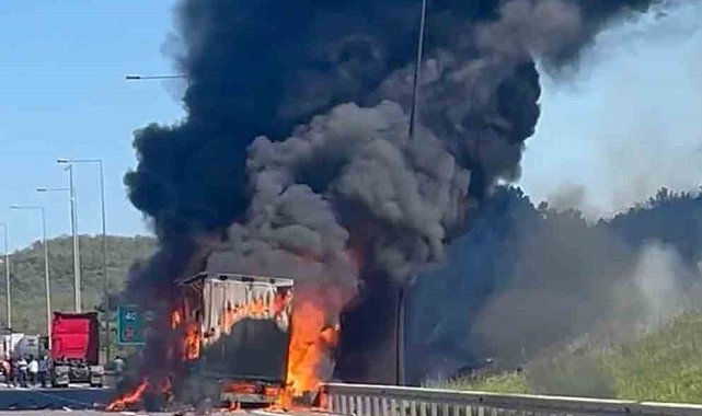 KMO'da korku dolu anlar: Patlayıcı malzeme taşıyan tır alev topuna döndü