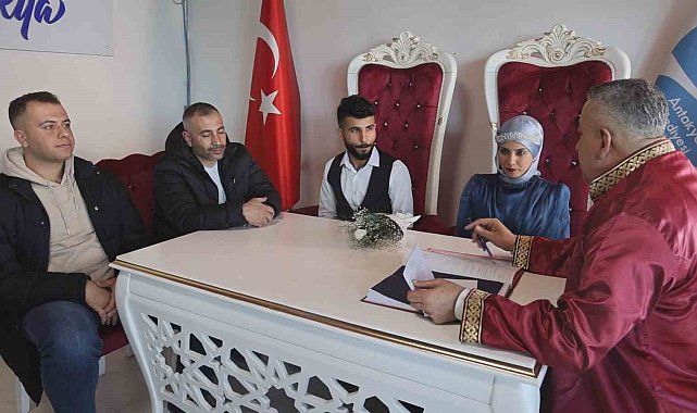 Konteyner evlendirme dairesinde 800 depremzede çift dünya evine girdi