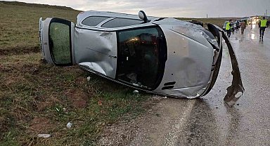 Kontrolden çıkan otomobil şarampole devrildi: 5 yaralı