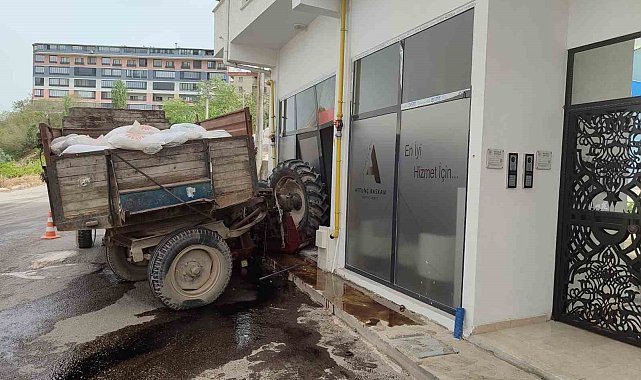 Kontrolden çıkan traktör kaza yaptı: 2 yaralı