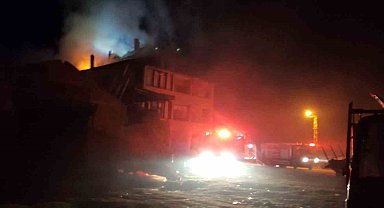 Konya'da 3 katlı evde korkutan yangın