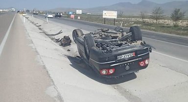 Konya'da kontrolden çıkan otomobil takla attı: 2 yaralı